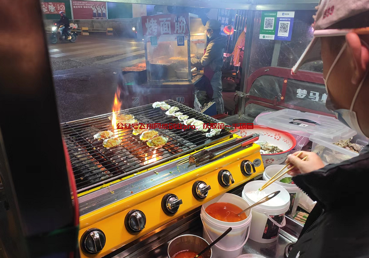 烤生蚝夜宵摊,低成本轻资产小吃创业,一晚利润好几百的图片 第2张 轻资产创业 第2张